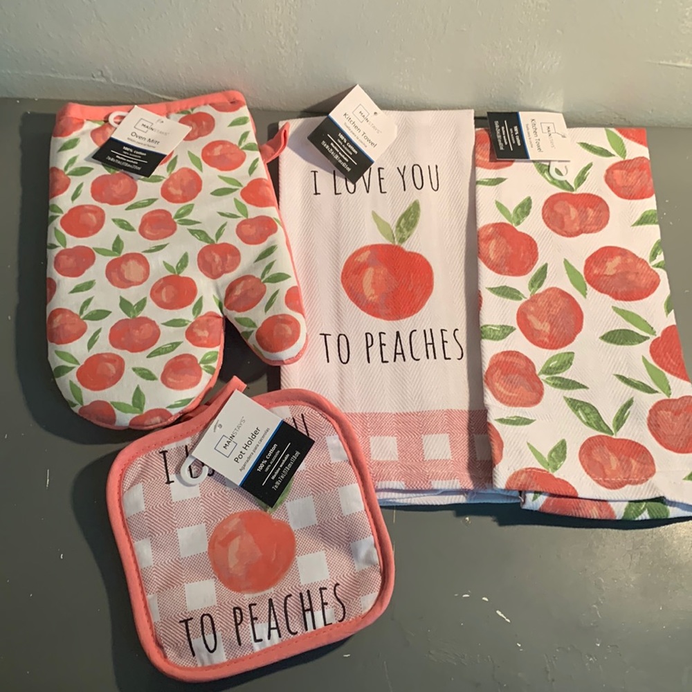 NWT 4Pc 100% Cotton Kitch Dish Towel, Pot Holder Set, With Peaches